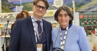 Министър Бачев откри българския щанд на Лондонския панаир на книгата