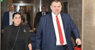Пеевски критикува НАП, че търси касови бележки от майсторите, а не закача олигарсите