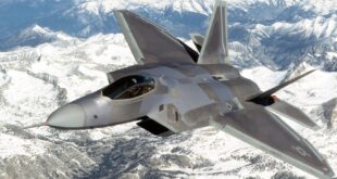 Всички F-22 Raptor получават таблет за управление на дронове